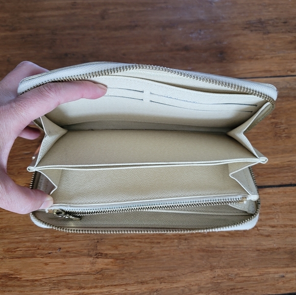 Louis Vuitton Damier Azur Zippy Wallet - Picture 15 of 15